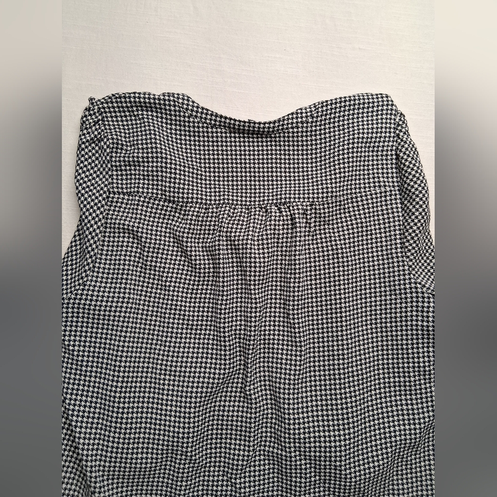 torrid Black and White Houndstooth V-Neck Blouse - Picture 11 of 14